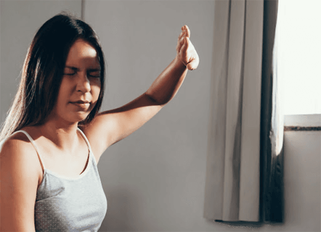 Sợ ánh sáng là biểu hiện của bệnh nhân loạn dưỡng nội mô bẩm sinh di truyền