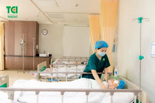 Sau mỗ Phaco mắt, chú Hanh chỉ cần lưu viện 3 - 4 giờ