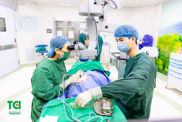 Mổ Phaco mắt: &#8220;Hồi sinh&#8221; đôi mắt đục thủy tinh thể độ 3