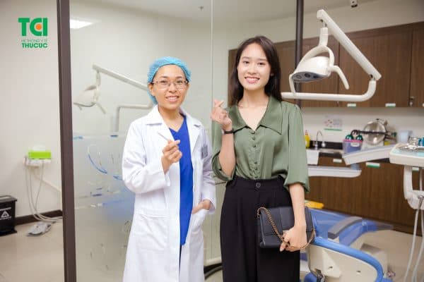 phục hình răng mẻ