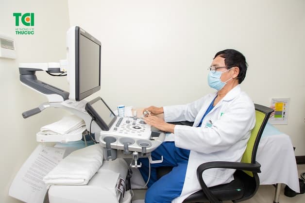 Ngứa vùng kín ra khí hư màu xanh có thể là biểu hiện của các vấn đề viêm nhiễm nghiêm trọng hơn như viêm lộ tuyến cổ tử cung