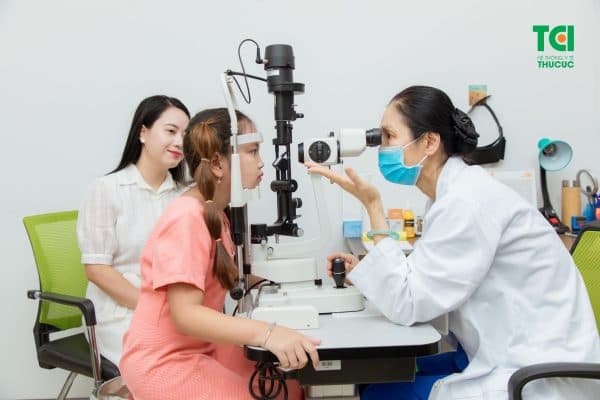 sụp mí bẩm sinh