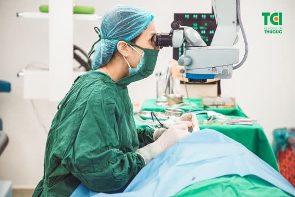 Điều trị sụp mí có nhiều phương pháp, tùy thuộc vào chỉ định của bác sĩ nhãn khoa có chuyên môn