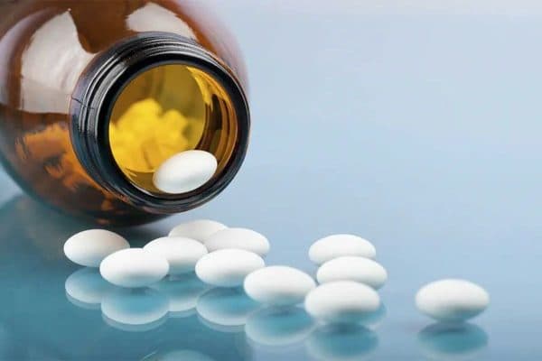 Điều trị nguyên nhân hình thành bệnh và điều trị các triệu chứng của bệnh theo chỉ định của bác sĩ