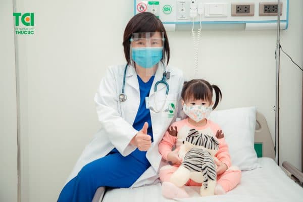 trẻ bị viêm amidan cấp