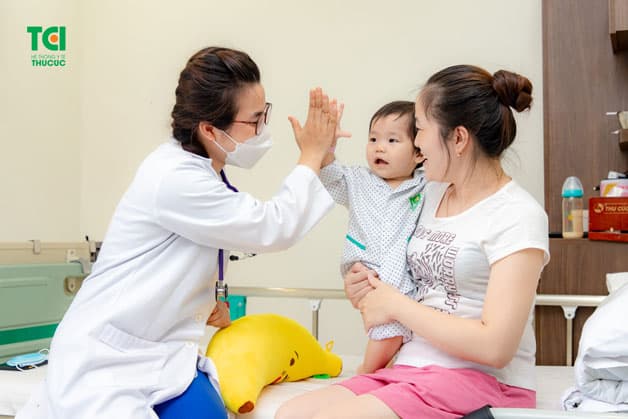 Trẻ sốt mọc răng hàm