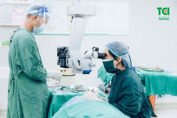 Điều trị glocom bằng thuốc hoặc phẫu thuật phụ thuộc vào thể bệnh và tình trạng của từng người