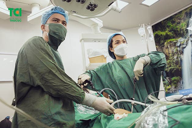 Bệnh nhân có thể mổ u nang buồng trứng bằng phương pháp mổ mở hoặc mổ nội soi