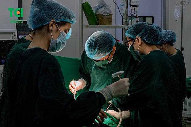 U nang buồng trứng khi gây biến chứng cần mổ, loại bỏ sớm để tránh nguy hại tới sức khỏe