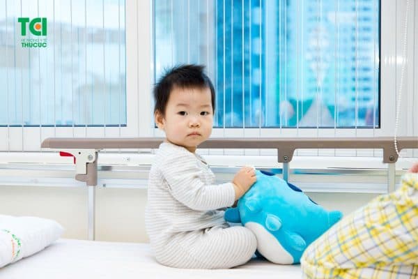 Bé Đ.T.S được các bác sĩ Thu Cúc TCI chẩn đoán xác định viêm mũi họng cấp