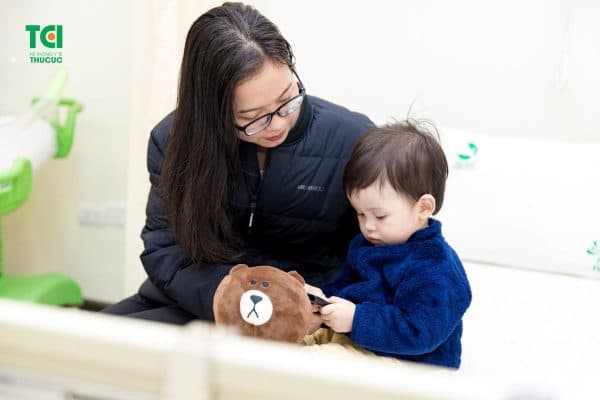 Phụ huynh cần xây dựng chế độ sinh hoạt, ăn uống khoa học để phòng ngừa tái nhiễm, tái phát viêm phế quản cho bé