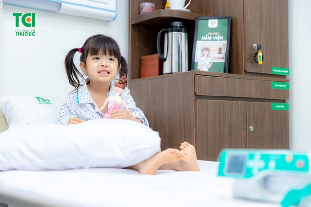 Điều trị dứt điểm viêm tai giữa ở trẻ nhờ chọn Thu Cúc TCI 