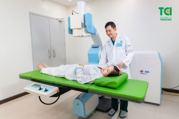 tư thế điều trị với kỹ thuật tán sỏi ngoài cơ thể 