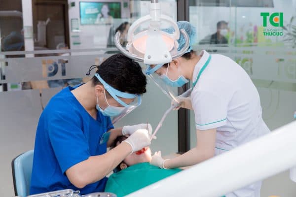 bị viêm chân răng