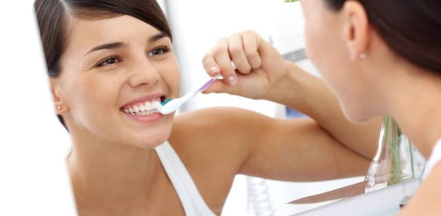 Bác sĩ nha khoa tư vấn cách để không bị sâu răng