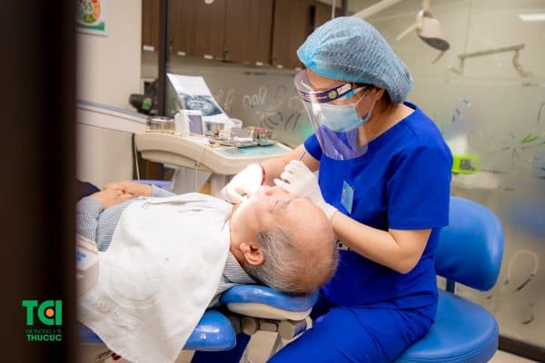 chân răng sưng mủ