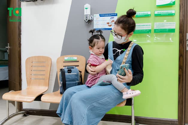 Dấu hiệu trẻ bị rôm sảy