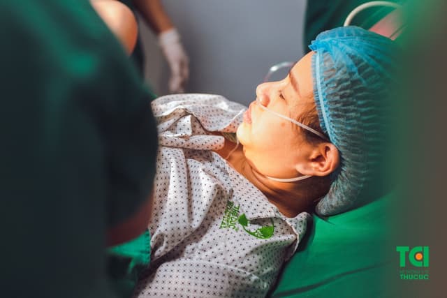 Đẻ thường bị rạch thế nào và cách chăm sóc tầng sinh môn nhanh lành