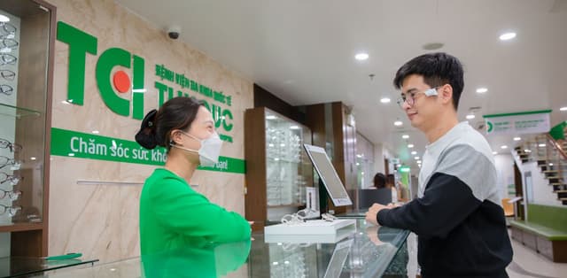 Giải đáp: Đeo kính sai độ có sao không?