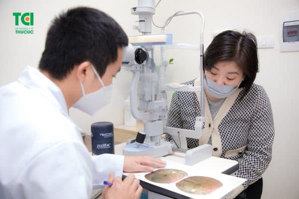 Điều trị viêm bờ mi nặng bằng việc sử dụng thuốc theo chỉ dẫn của bác sĩ