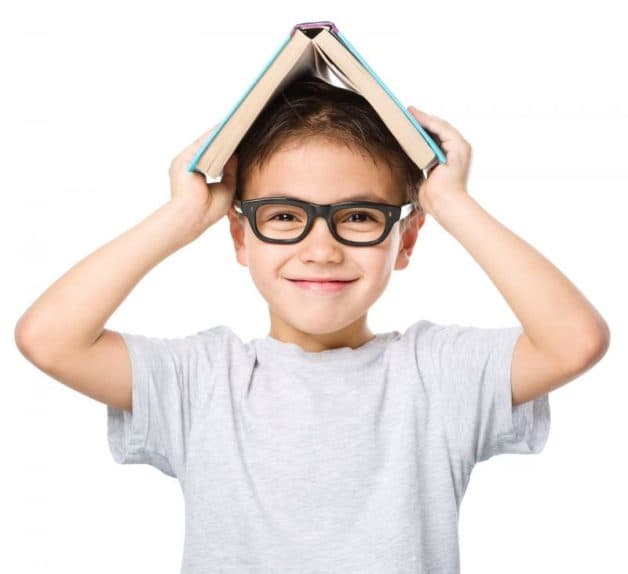 Chú ý khi đo cắt kính cận cho trẻ em