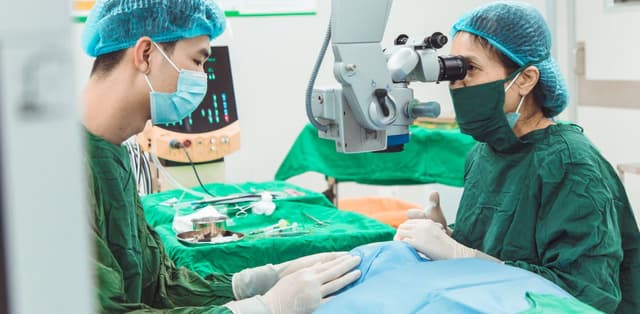 Mổ đục thủy tinh thể: Mở “trang mới” cuộc đời ở tuổi 61