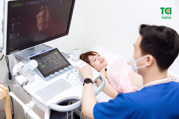 Ở tuần 26, thai nhi đã phát triển gần như toàn diện và mẹ có thể tiến hành thăm khám, sàng lọc tình trạng của bé khá chi tiết từ giờ