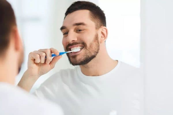 Vệ sinh răng đúng cách sau khi trồng implant để duy trì độ bền và tuổi thọ cho răng