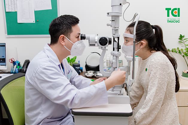 mắt bị tật viễn thị