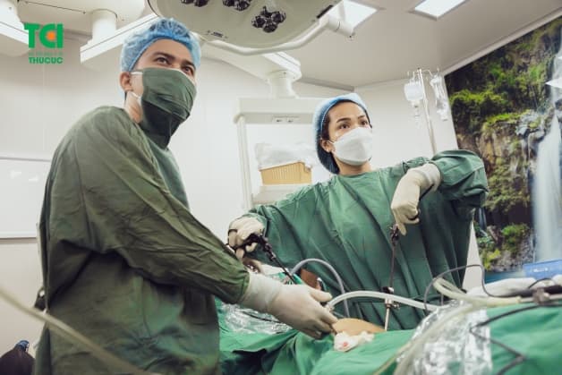 mổ chửa ngoài tử cung