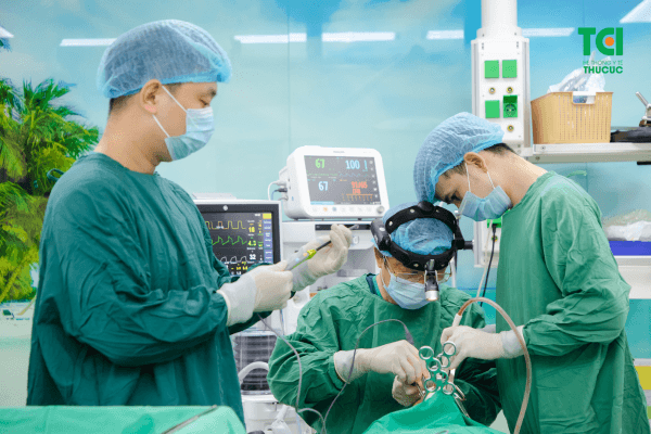 Phẫu thuật amidan bằng dao Plasma cho chị Hiền được thực hiện tại Thu Cúc TCI