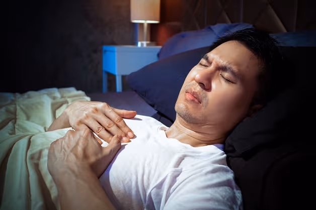 trào ngược dạ dày về đêm là gì