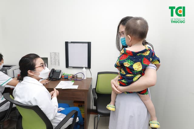 Trẻ mọc răng sốt cao 40 độ có nguy hiểm không?