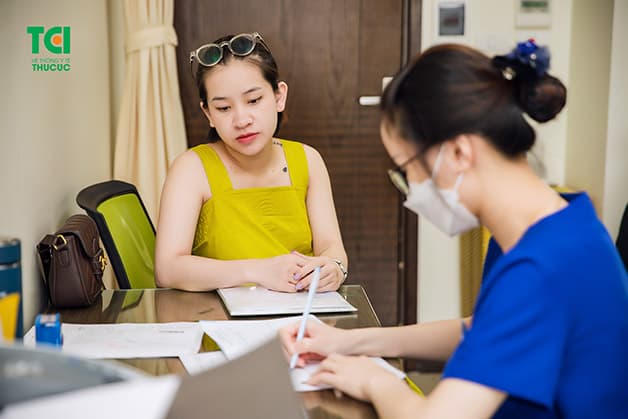 Bác sĩ chuyên khoa sẽ thực hiện các bước khám, xét nghiệm, chẩn đoán nguyên nhân bệnh và đưa ra phương án điều trị phù hợp