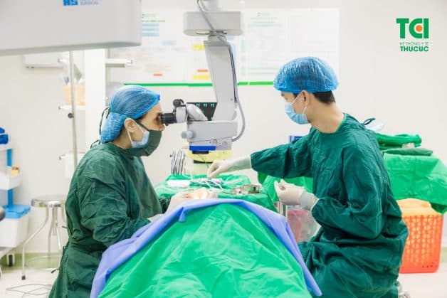 Phẫu thuật đục thủy tinh thể do viêm màng bồ đào