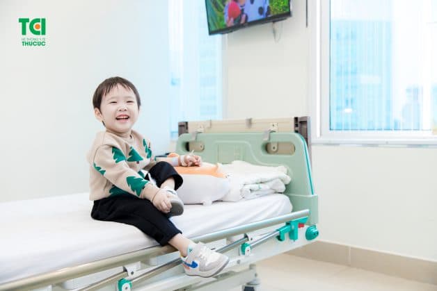 Trước khi đến Thu Cúc TCI thăm khám, bé Kwon Si Anh đã ho kéo dài 8 ngày