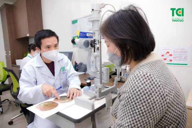 rạch chích mắt nổi lẹo cần xin ý kiến bác sĩ