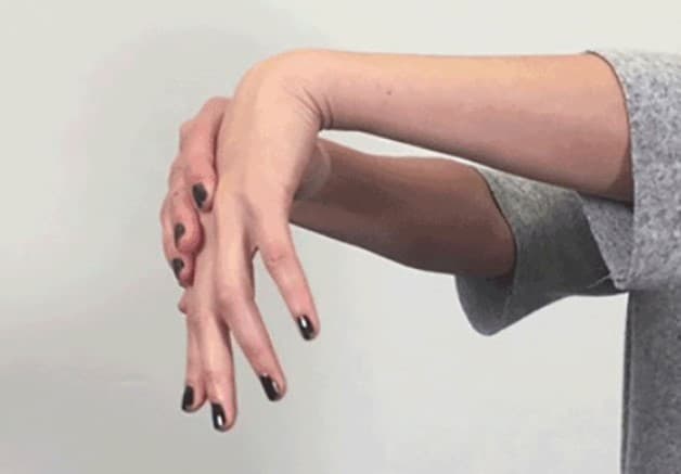 Bài tập lắc tay giúp cải thiện bệnh ống cổ tay 