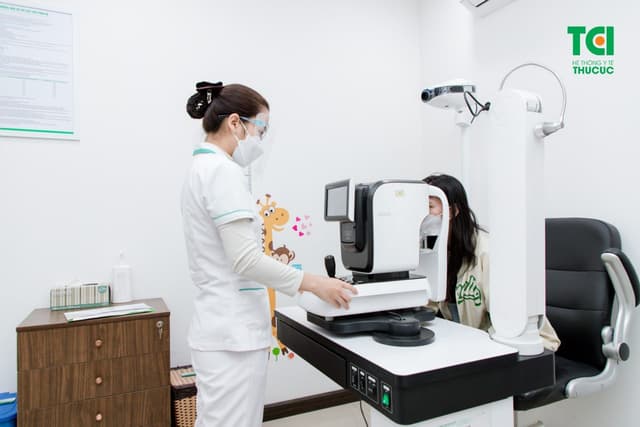 Bệnh hắc võng mạc trung tâm thanh dịch là gì?