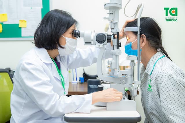 Vì sao mắc bệnh lác mắt? Phương pháp điều trị mắt bị lác