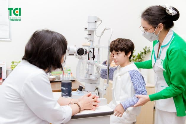 phòng ngừa bệnh lý bong võng mạc