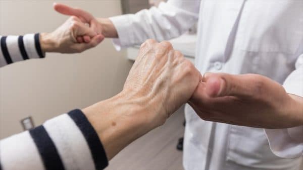 Làm sao để hạn chế các biểu hiện bệnh Parkinson