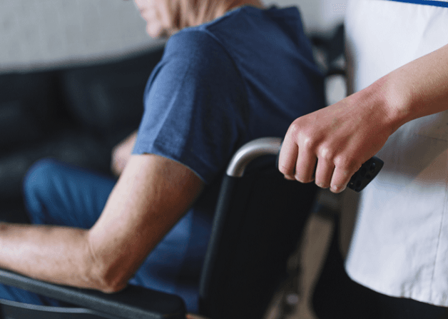 Liệt vận động là biến chứng thường gặp khi bị đột quỵ.