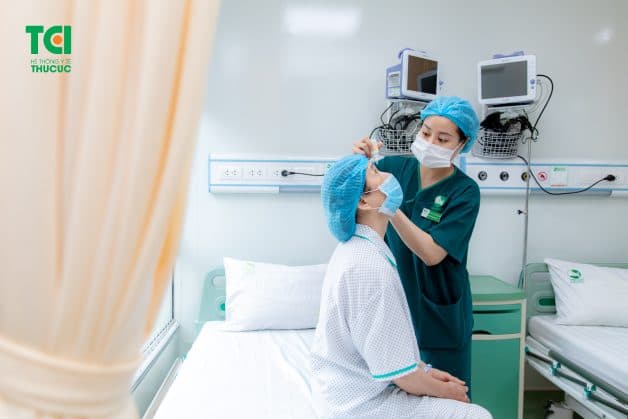 Bệnh nhân phải đến cơ sở y tế chuyên khoa mắt uy tín gần nhất ngay sau khi sơ cứu 