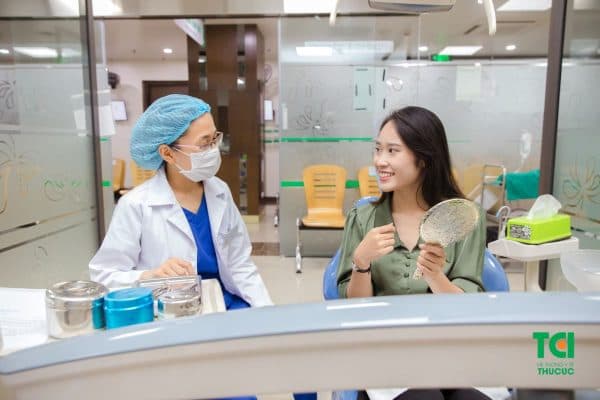 Lấy cao răng kết hợp thăm khám nha khoa định kỳ để bảo vệ răng miệng tối ưu