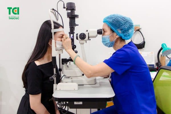 Thường xuyên chủ động đi khám mắt để kiểm soát sức khỏe và phòng ngừa bệnh lý