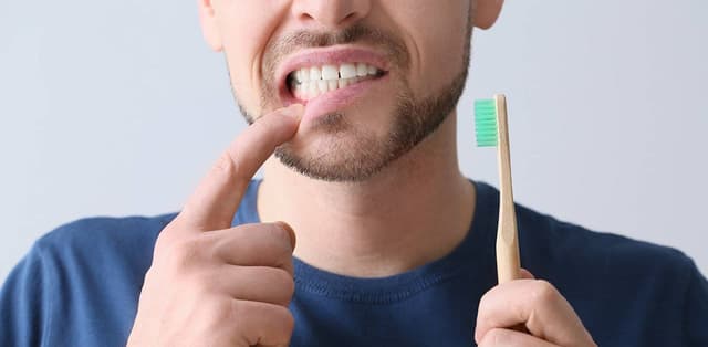 Cách trị hôi miệng khi bị sâu răng dễ áp dụng