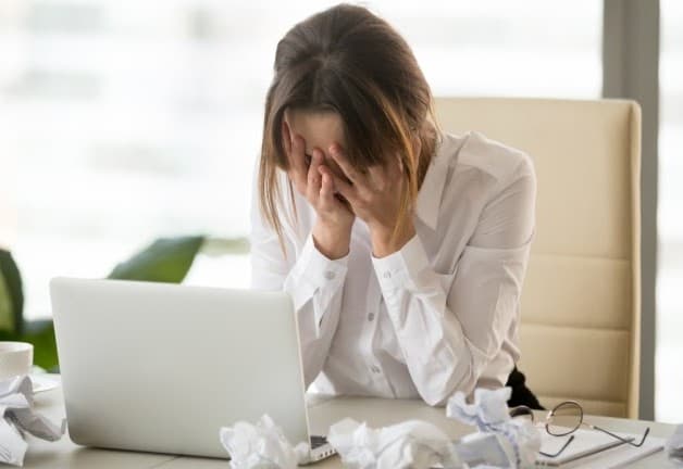 Bệnh mất ngủ về đêm kéo dài làm ảnh hưởng đến tâm lý và mối quan hệ với mọi người