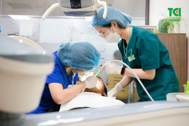 Để điều trị viêm nướu bệnh nhân cần đi lấy cao răng ở phòng nha