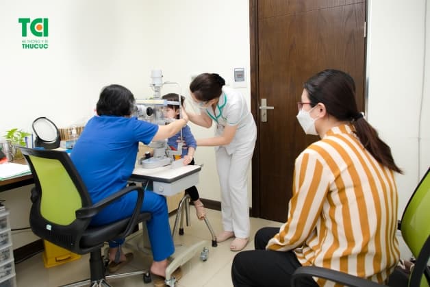 khám mắt cận thị